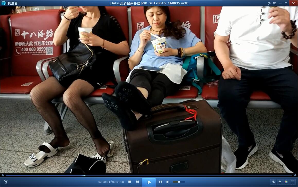 候车室：女生船袜丝足