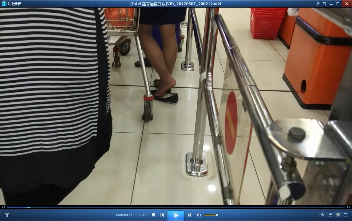[丝足视频] 超市款台也是 丝 足 放松的好地方[02:15]高清实拍细节展示
