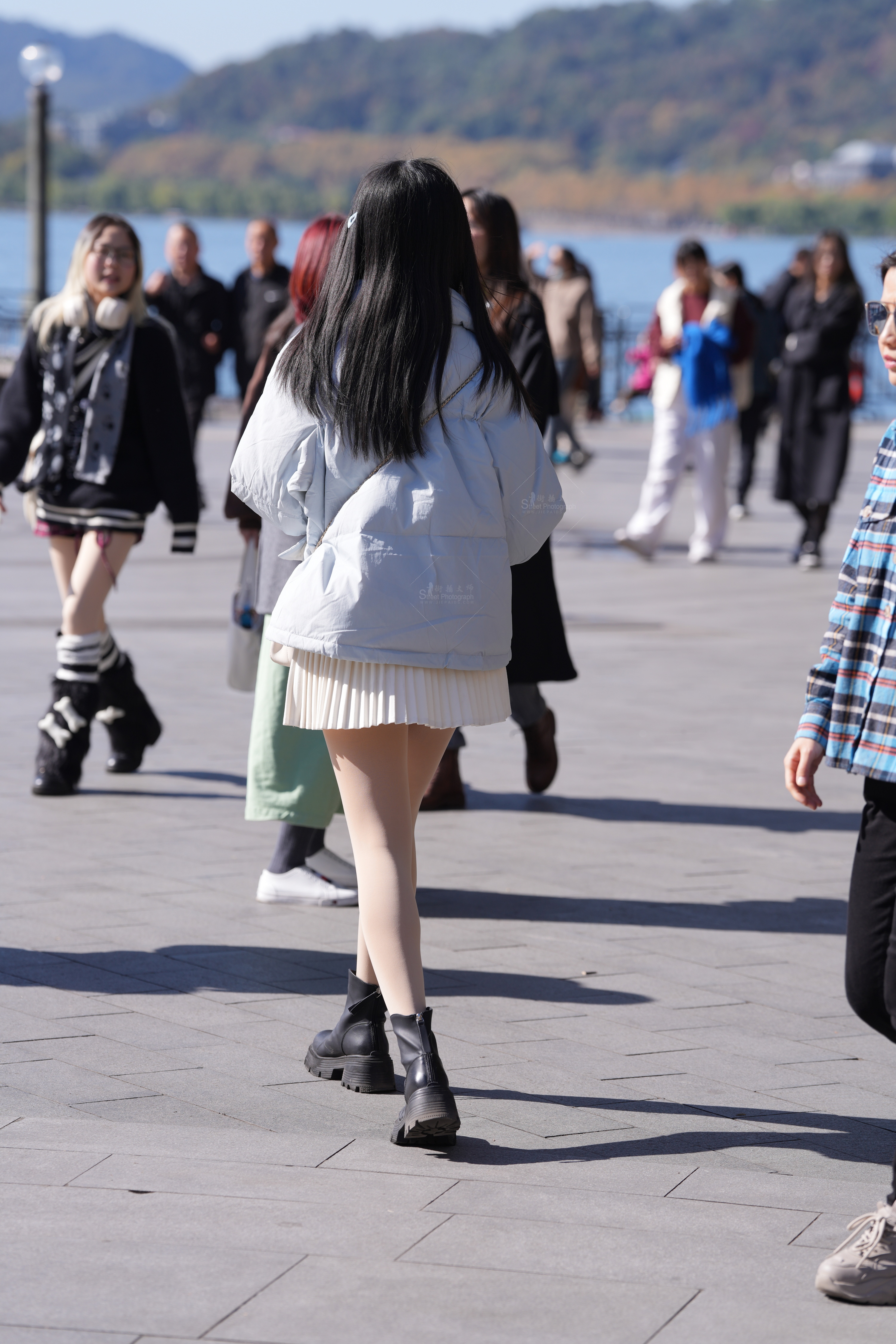 户外公园肉丝，拖鞋挑脚真实抓拍，超清原图分享