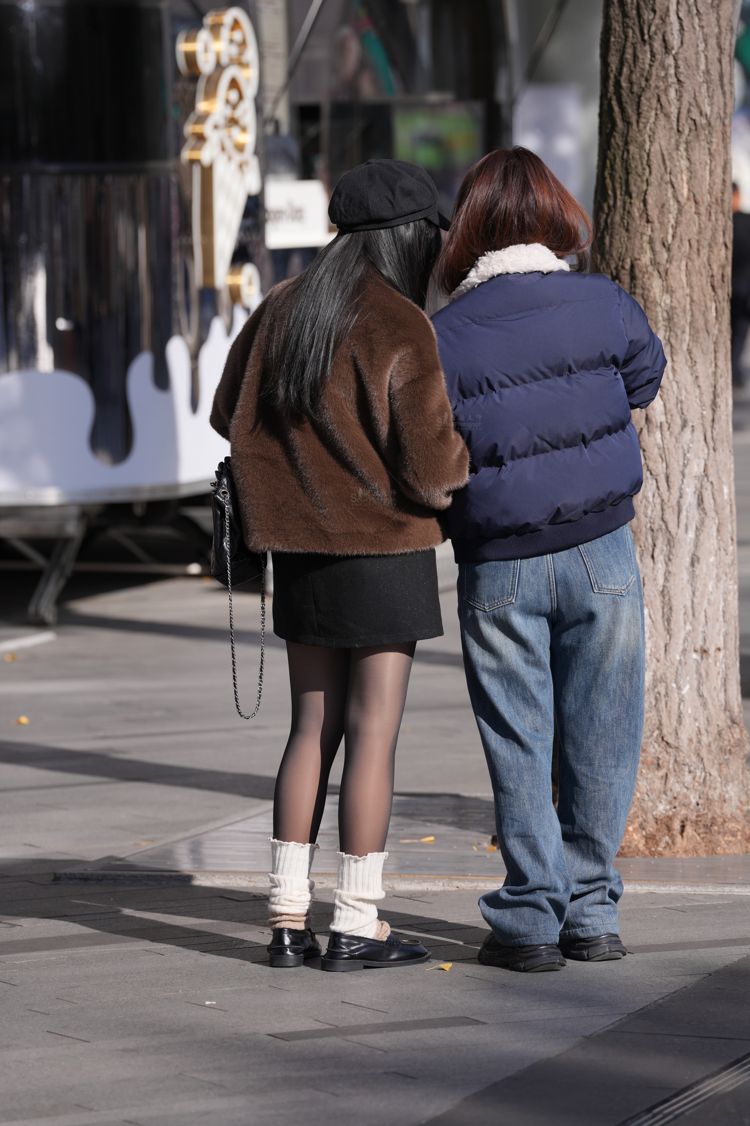 精选户外黑丝 · 定格女生美腿瞬间，高清实拍无水印
