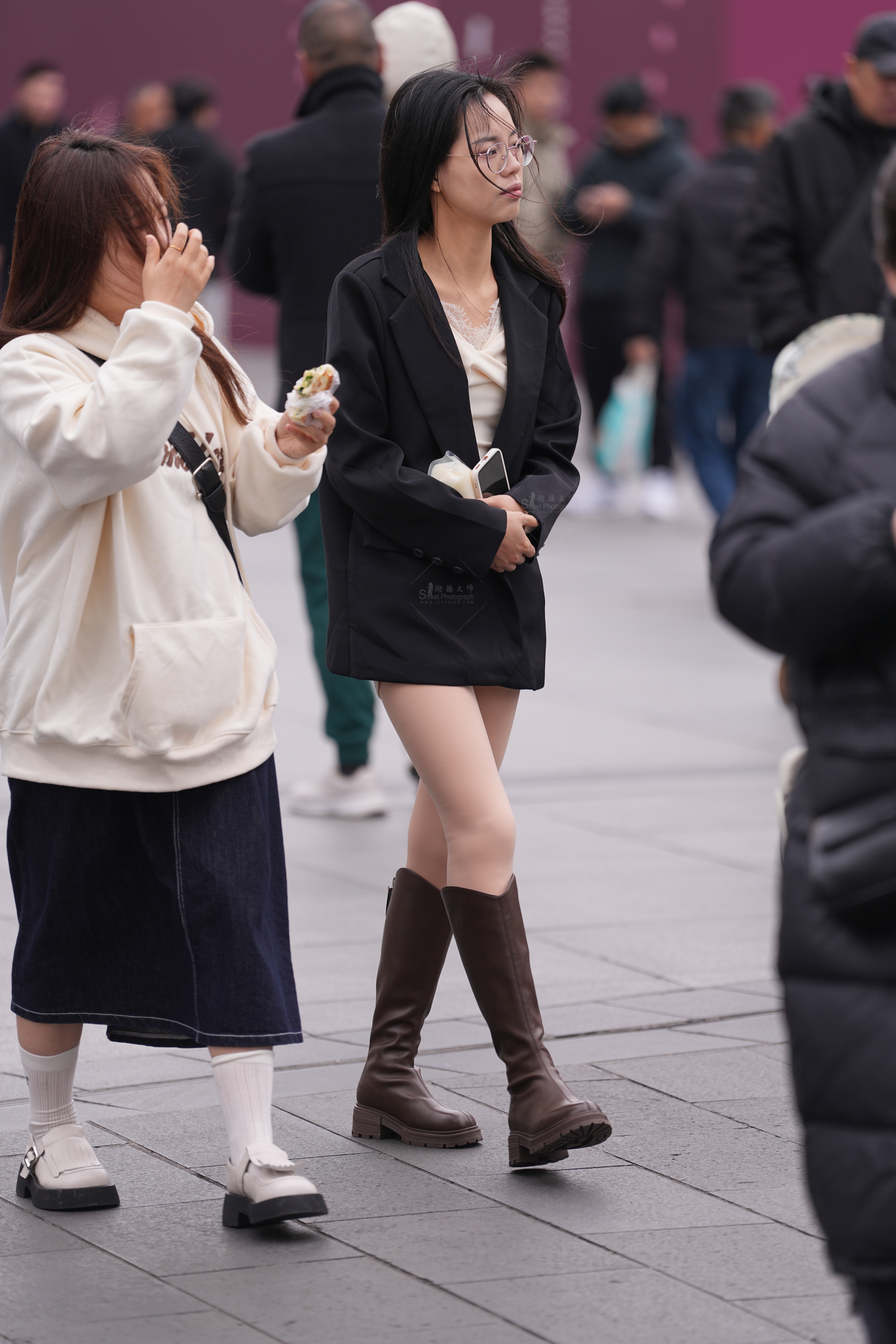 户外街拍女孩肉丝，高清大图福利