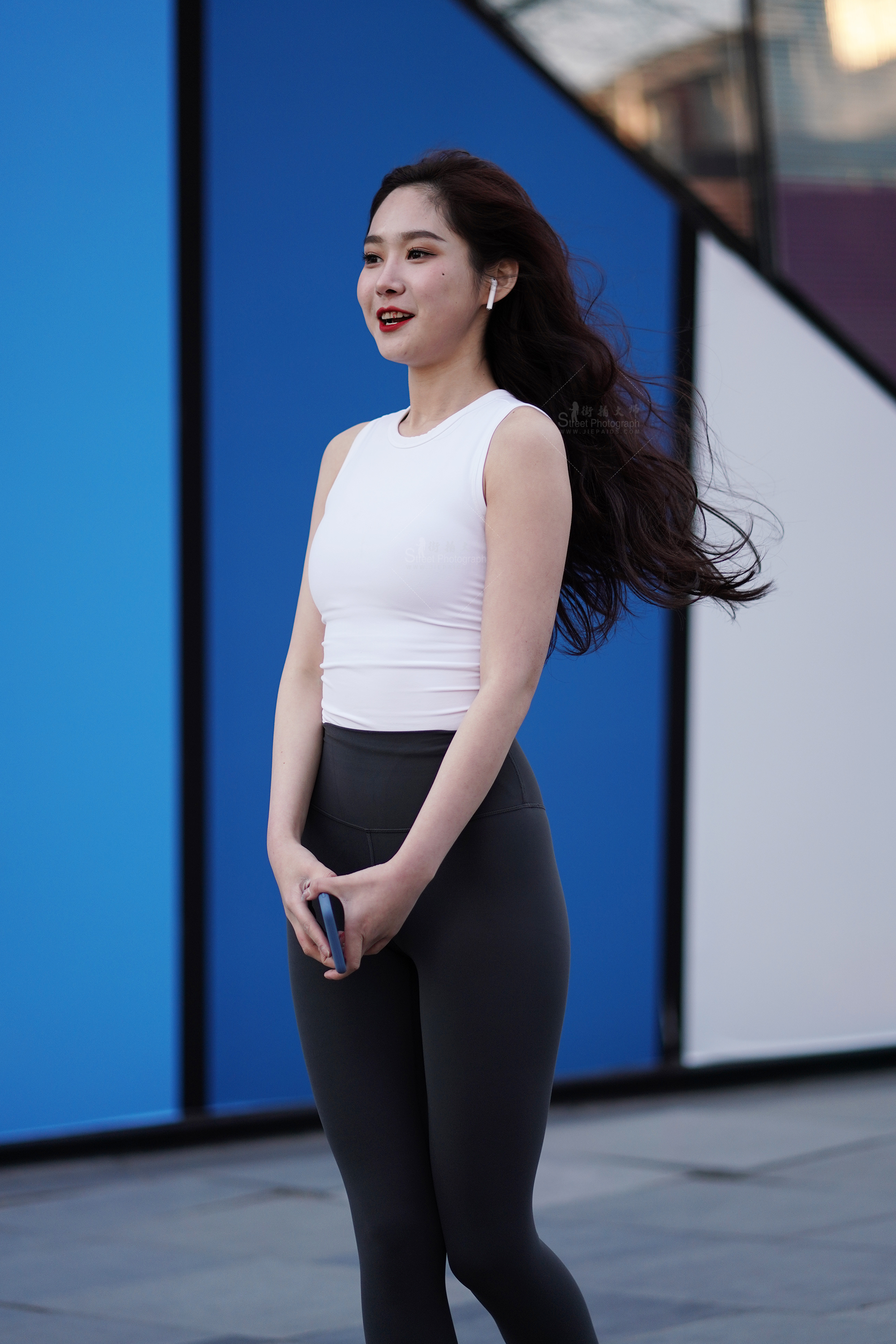 户外街拍女生瑜伽裤，高清大图福利