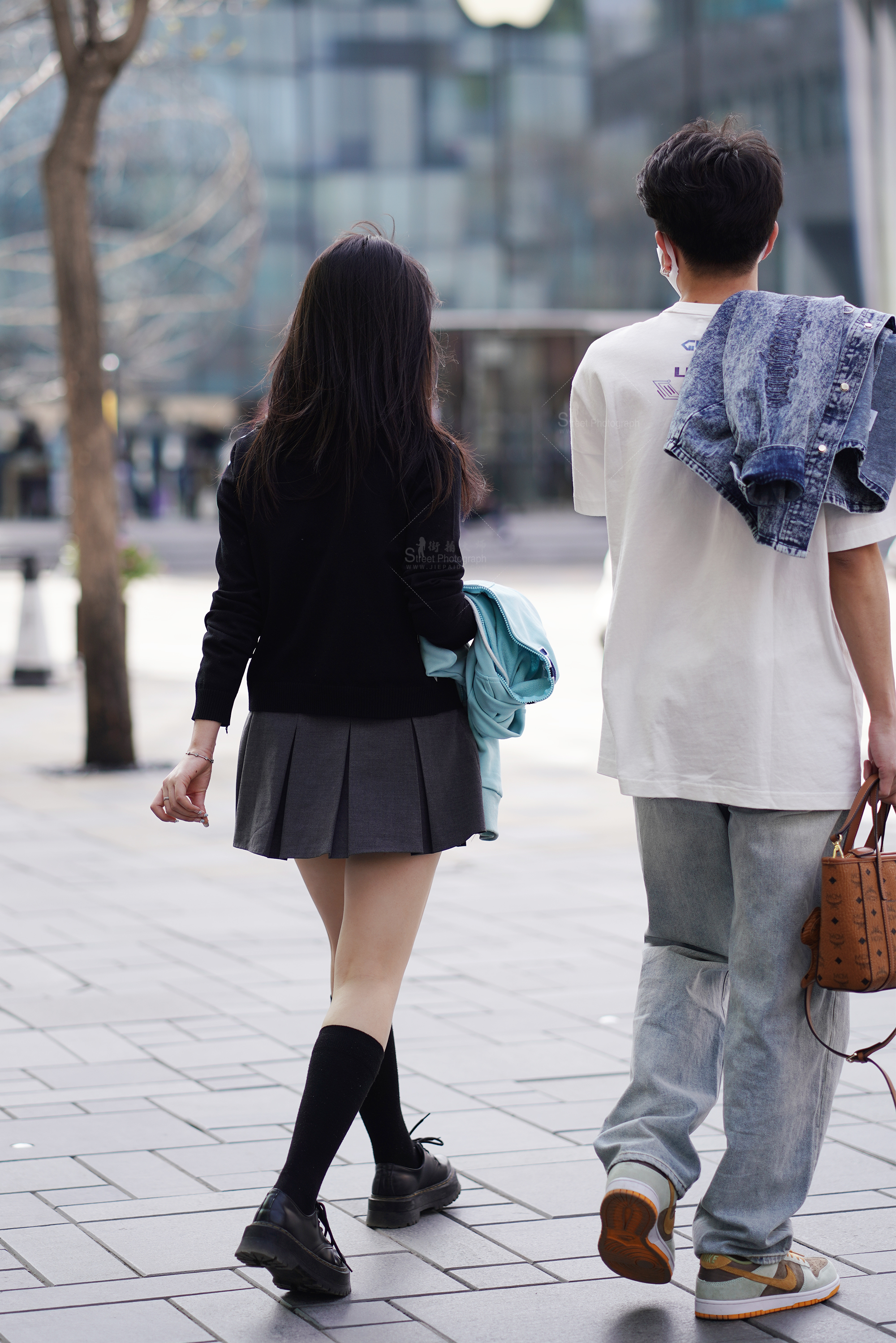 户外实拍女孩丝袜美腿 时尚穿搭，JK极品高清图集