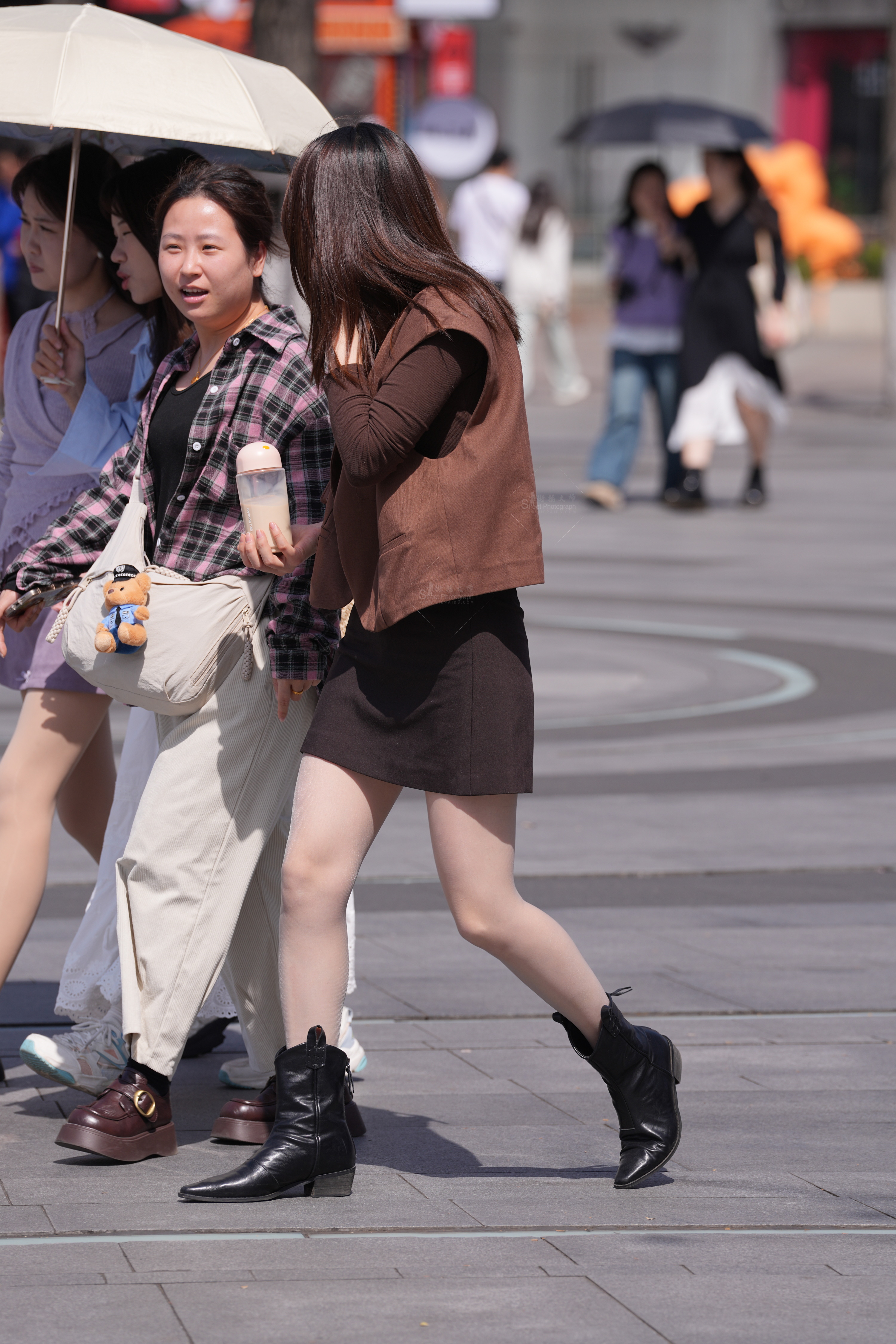 成熟风！户外街拍女生，高清大图福利