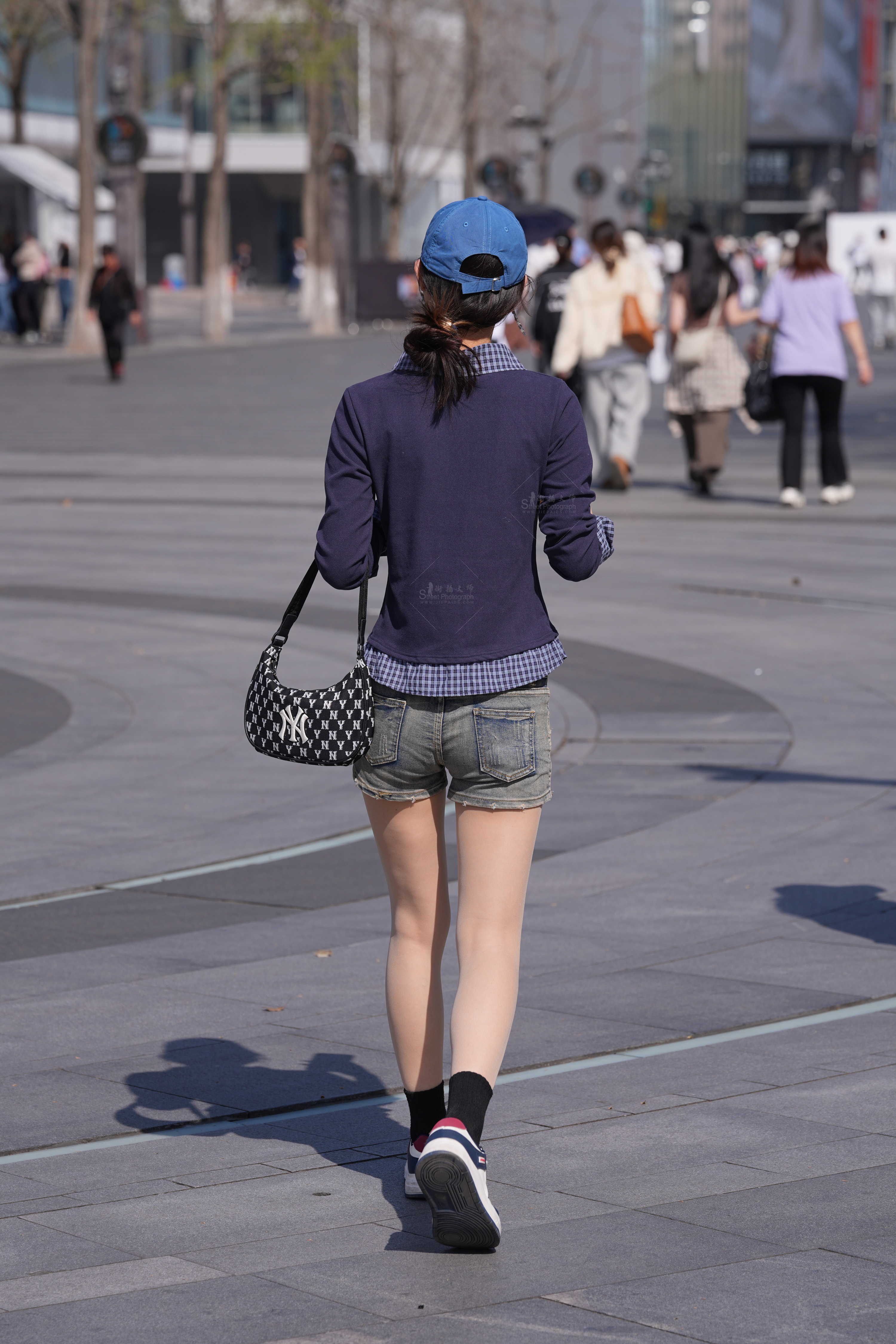 户外实拍实拍靓女肉丝美腿 热裤高清图集