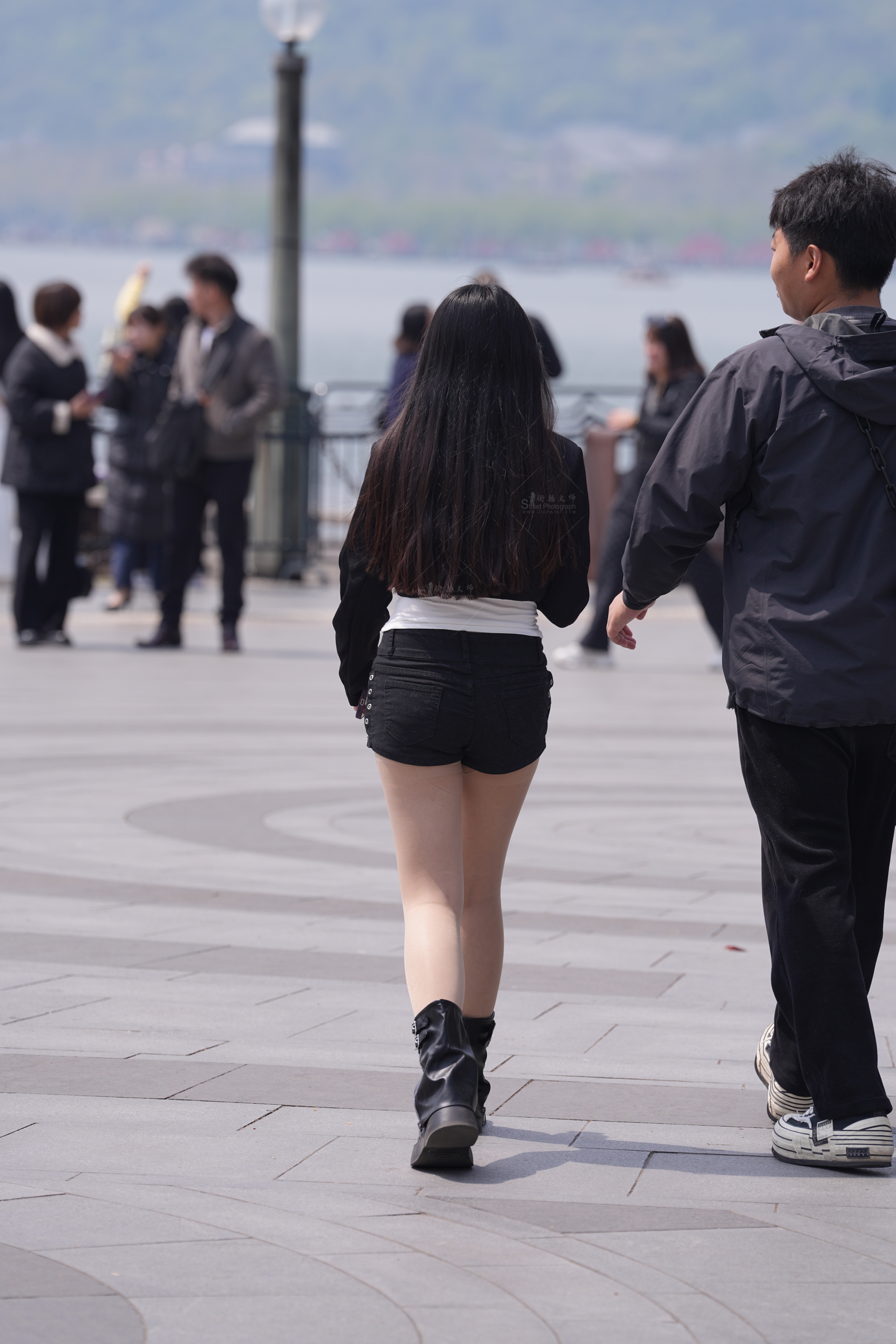 户外实拍实拍气质女生，肉丝 热裤，气质极品高清图集