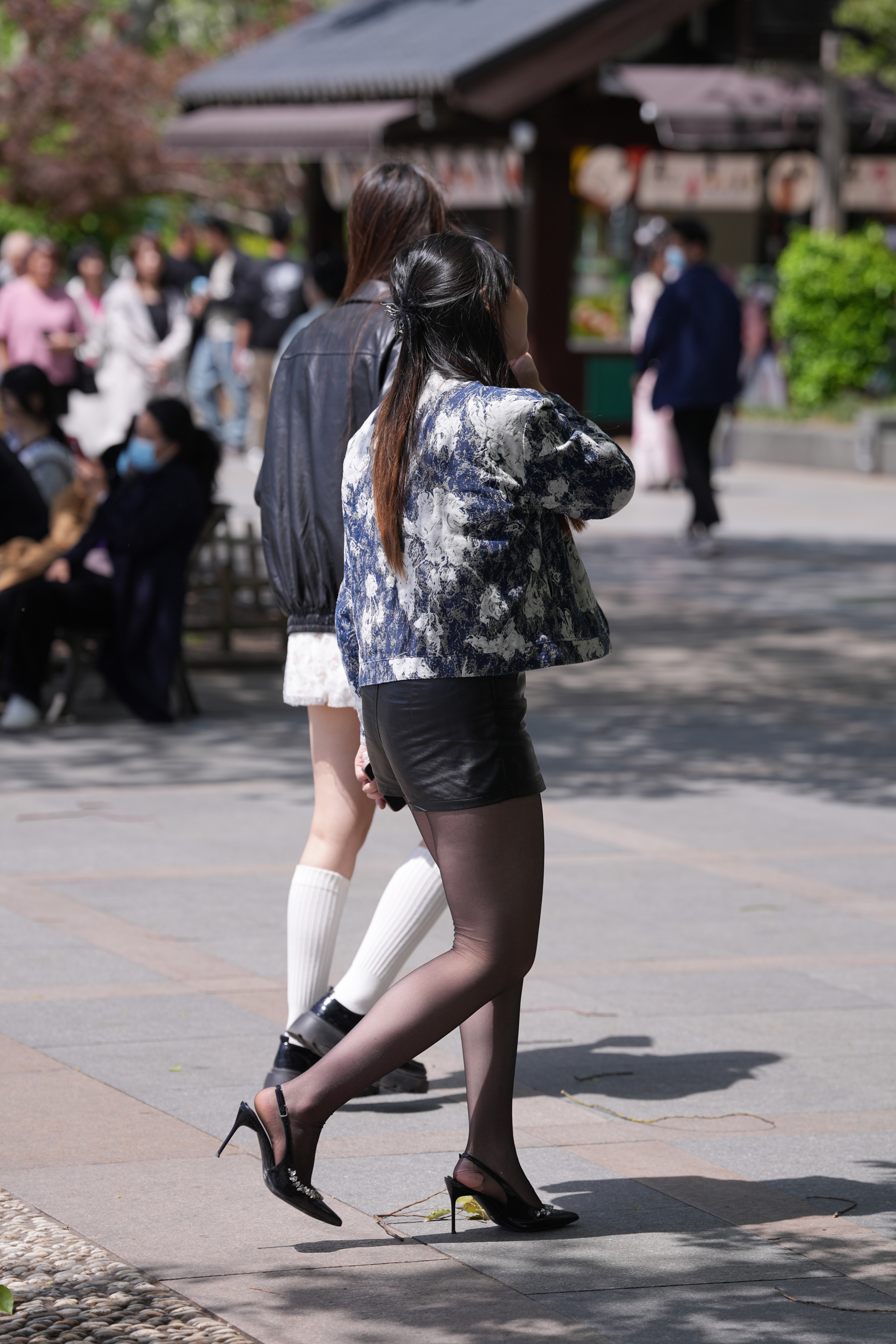 肉丝美腿｜户外实拍实拍皮裤配肉丝，画面真实