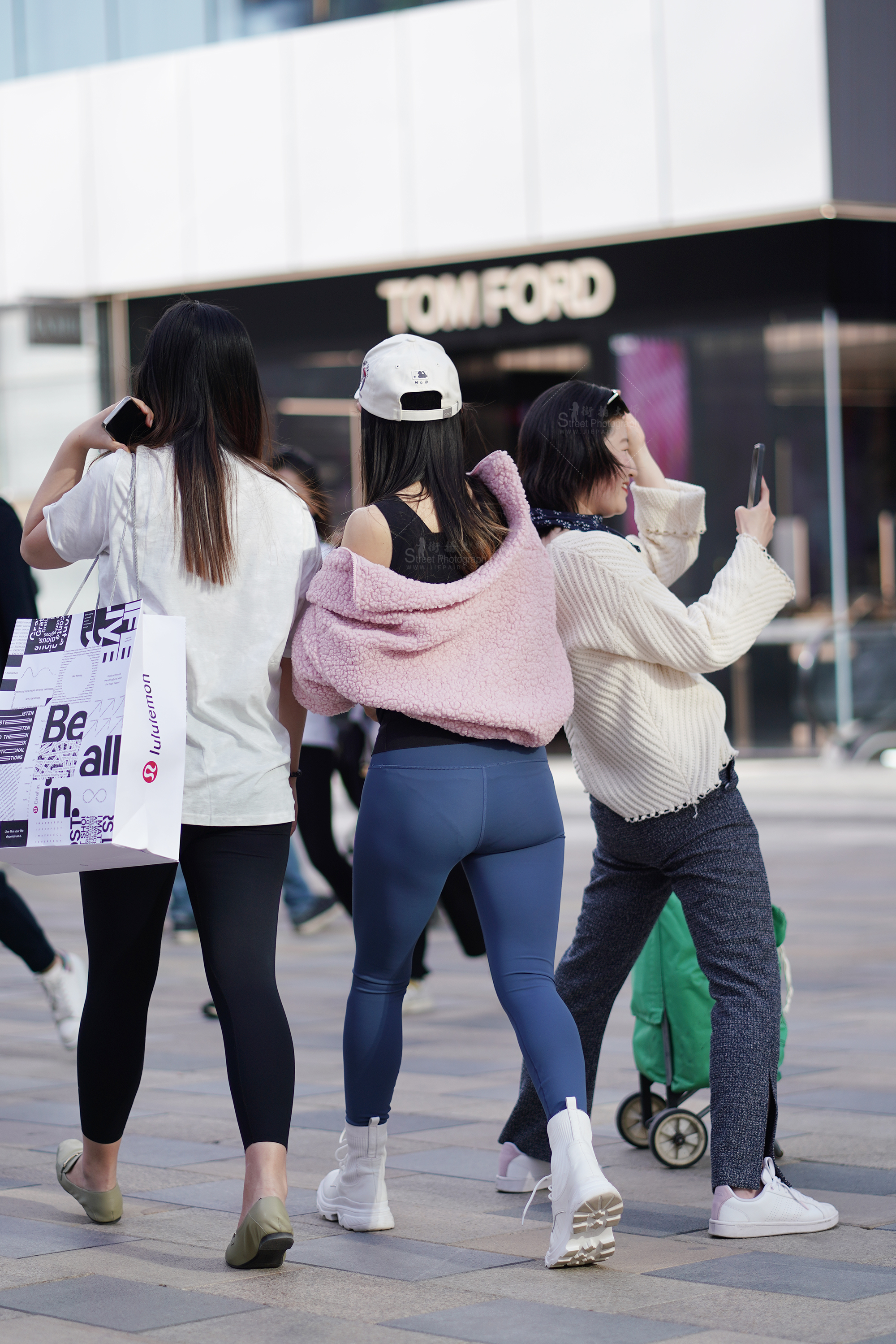 精选户外丝足美腿 · 定格女生美腿瞬间，高清实拍无水印