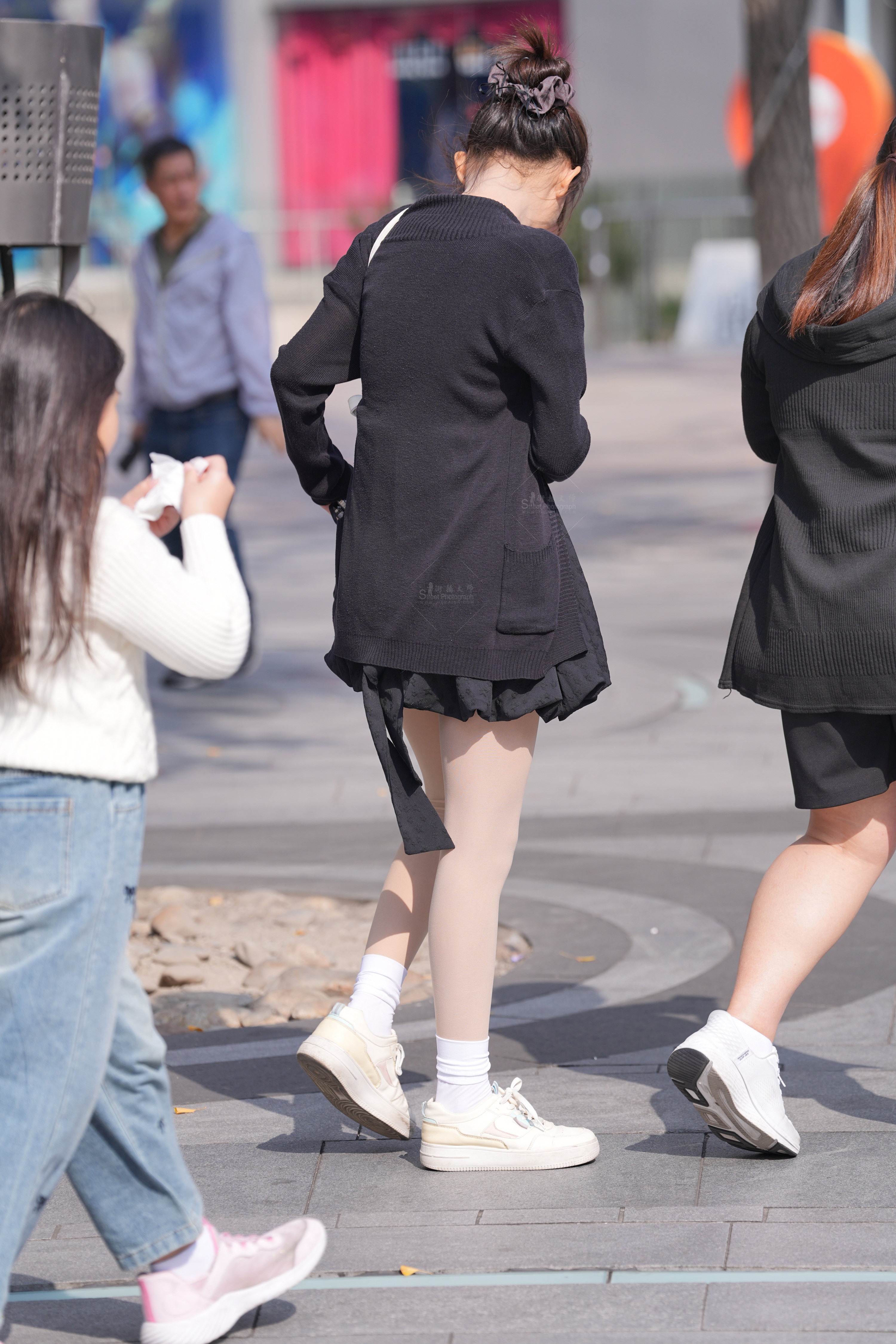 户外实拍女孩肉丝 时尚穿搭高清图集