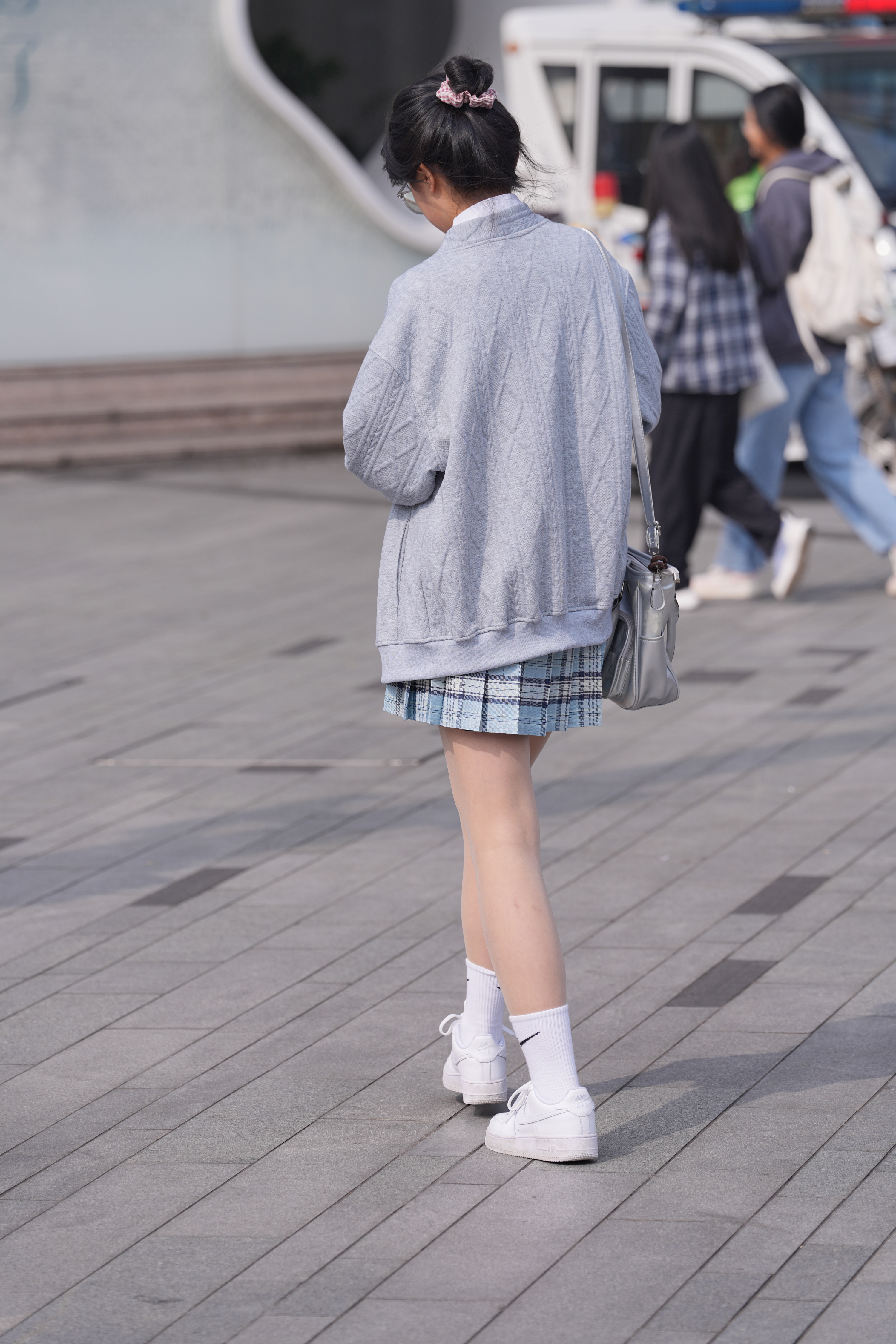 精选公园肉丝 · 定格女生美腿瞬间，高清实拍无水印