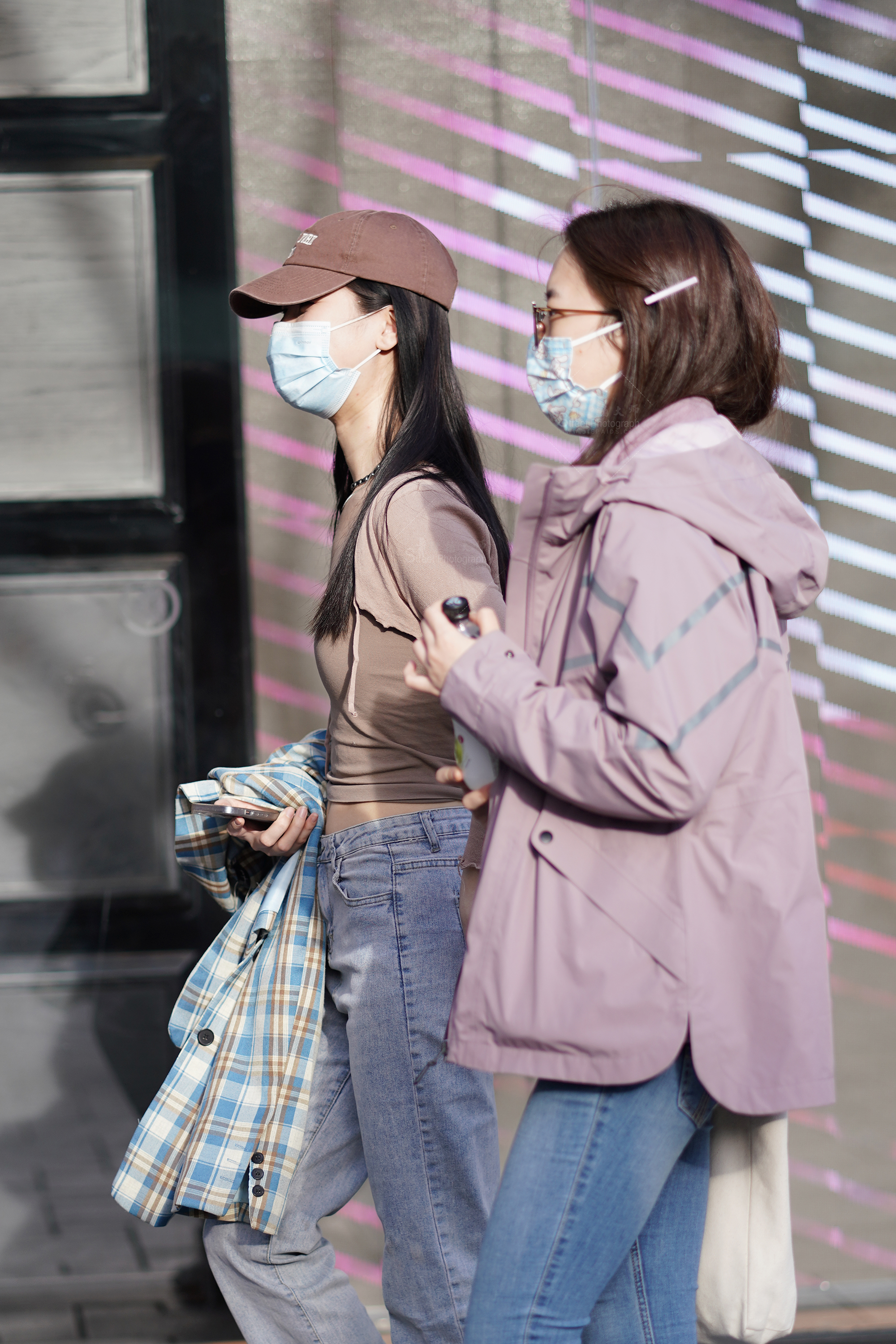 美腿精选｜户外高清大图牛仔裤，让人上头