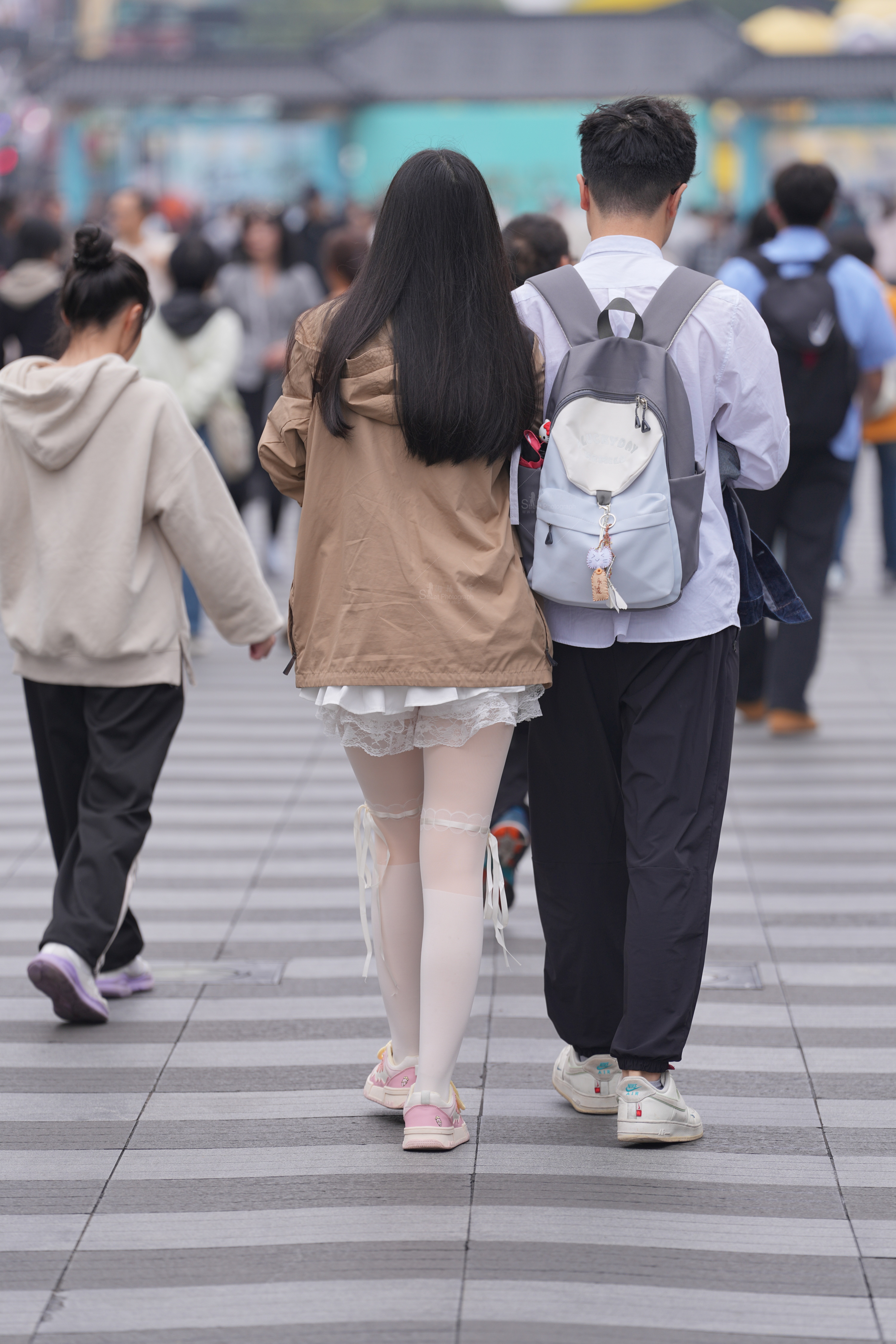 户外街拍女生，白丝，高清大图福利