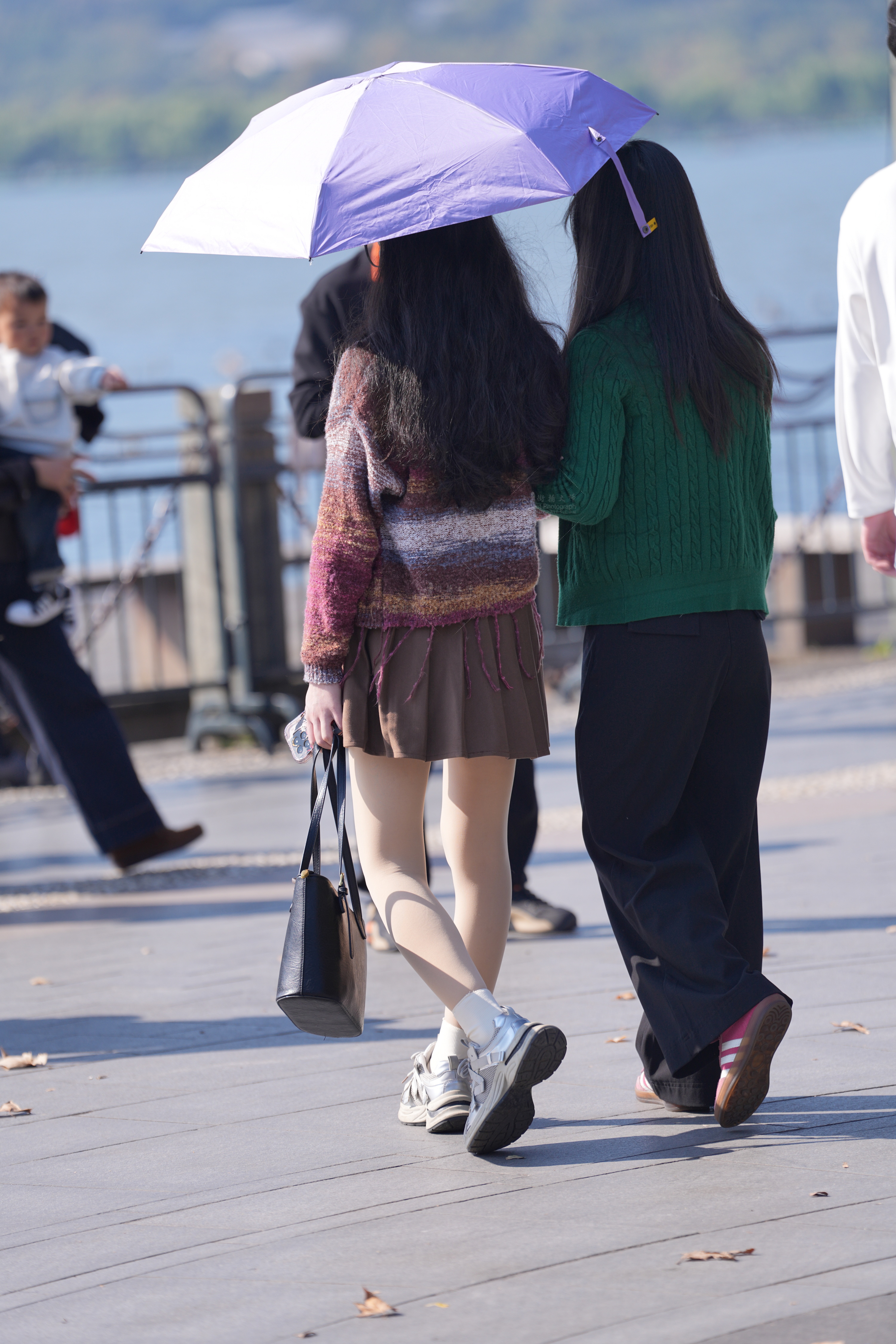 户外实拍女孩丝袜美腿 短裙高清图集