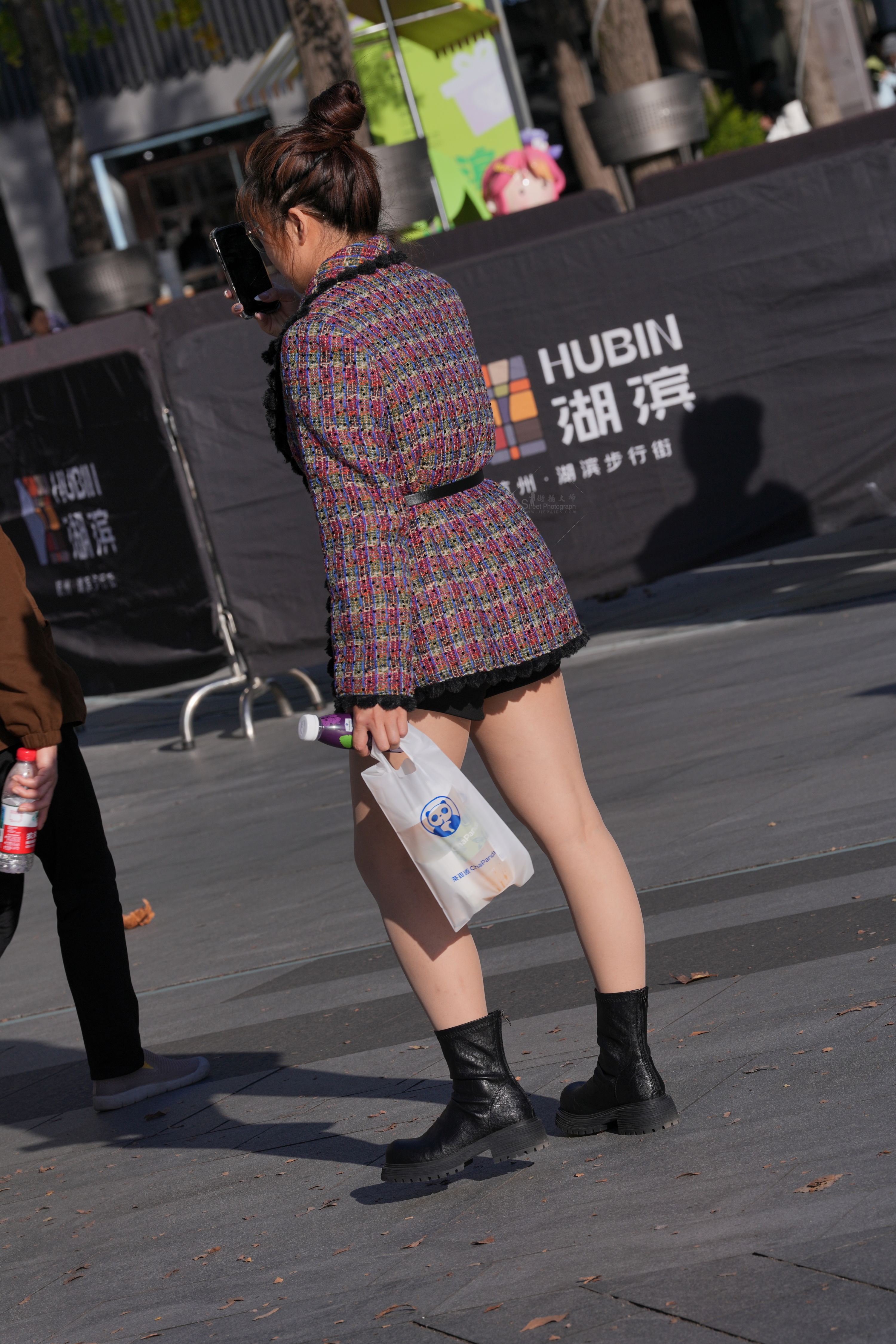 精选户外肉丝 · 定格靓女美腿瞬间，高清实拍无水印