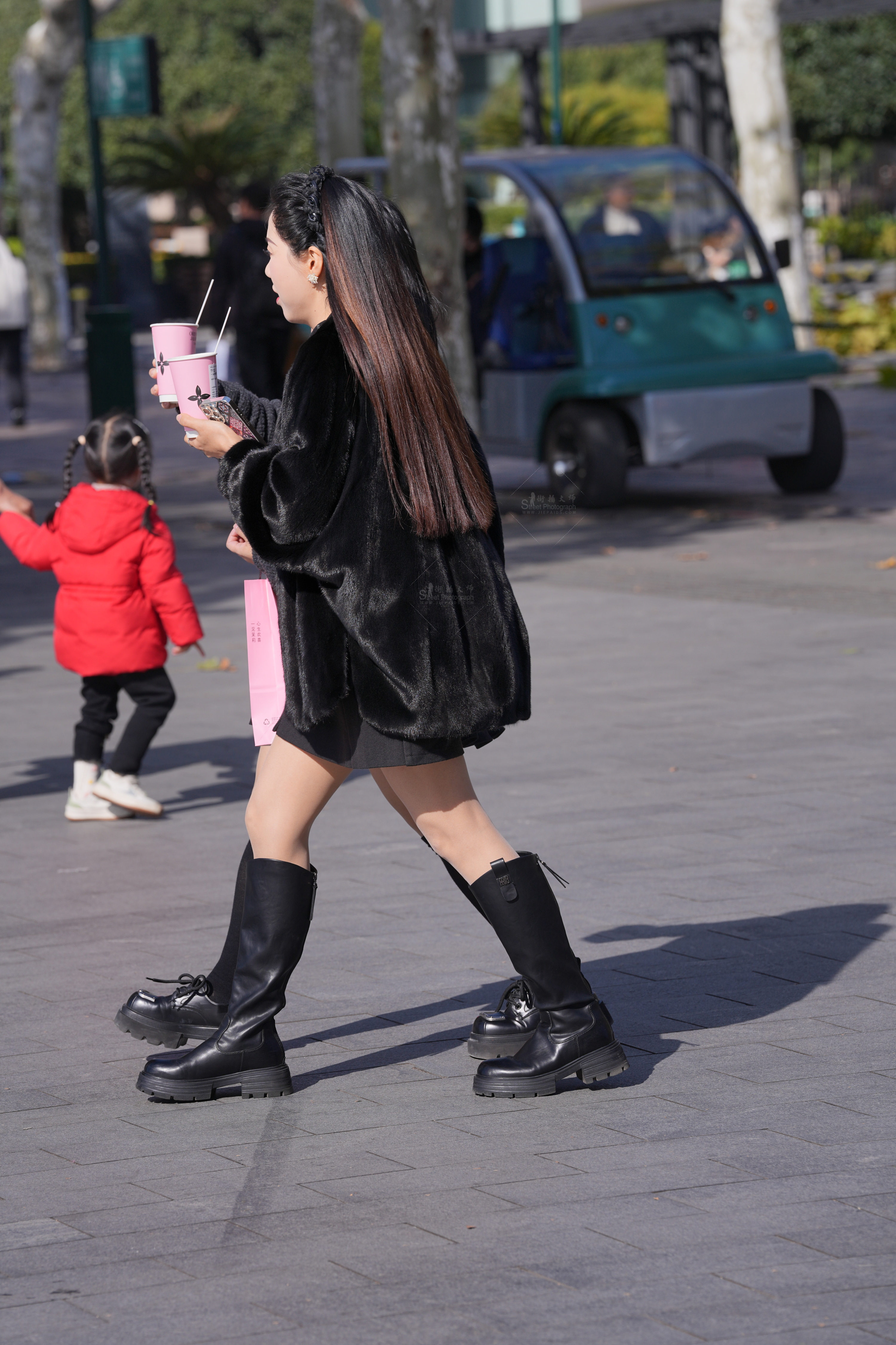户外街拍气质女生，肉丝，高清大图福利