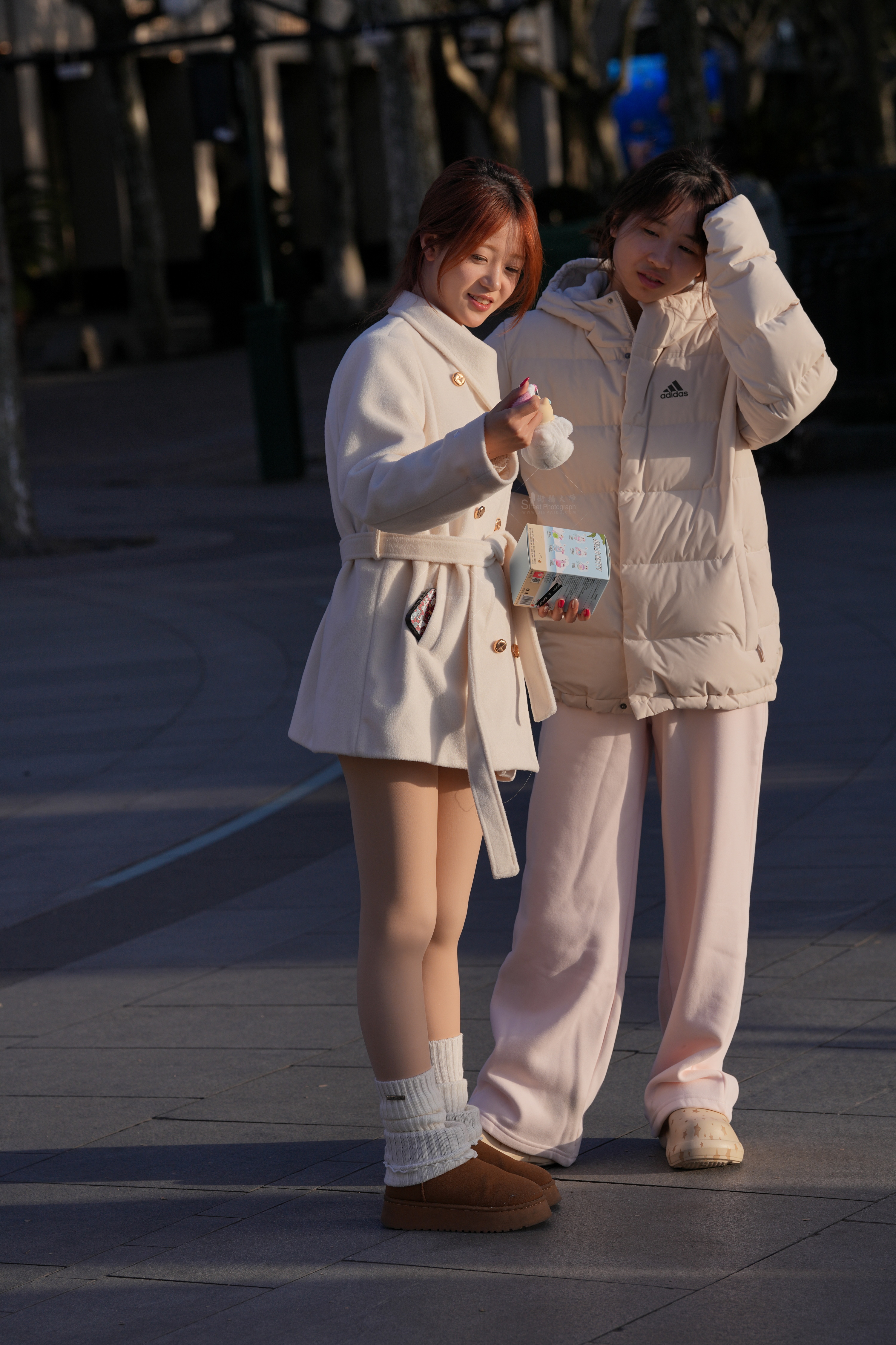 冬季实拍女孩丝袜美腿 时尚穿搭高清图集