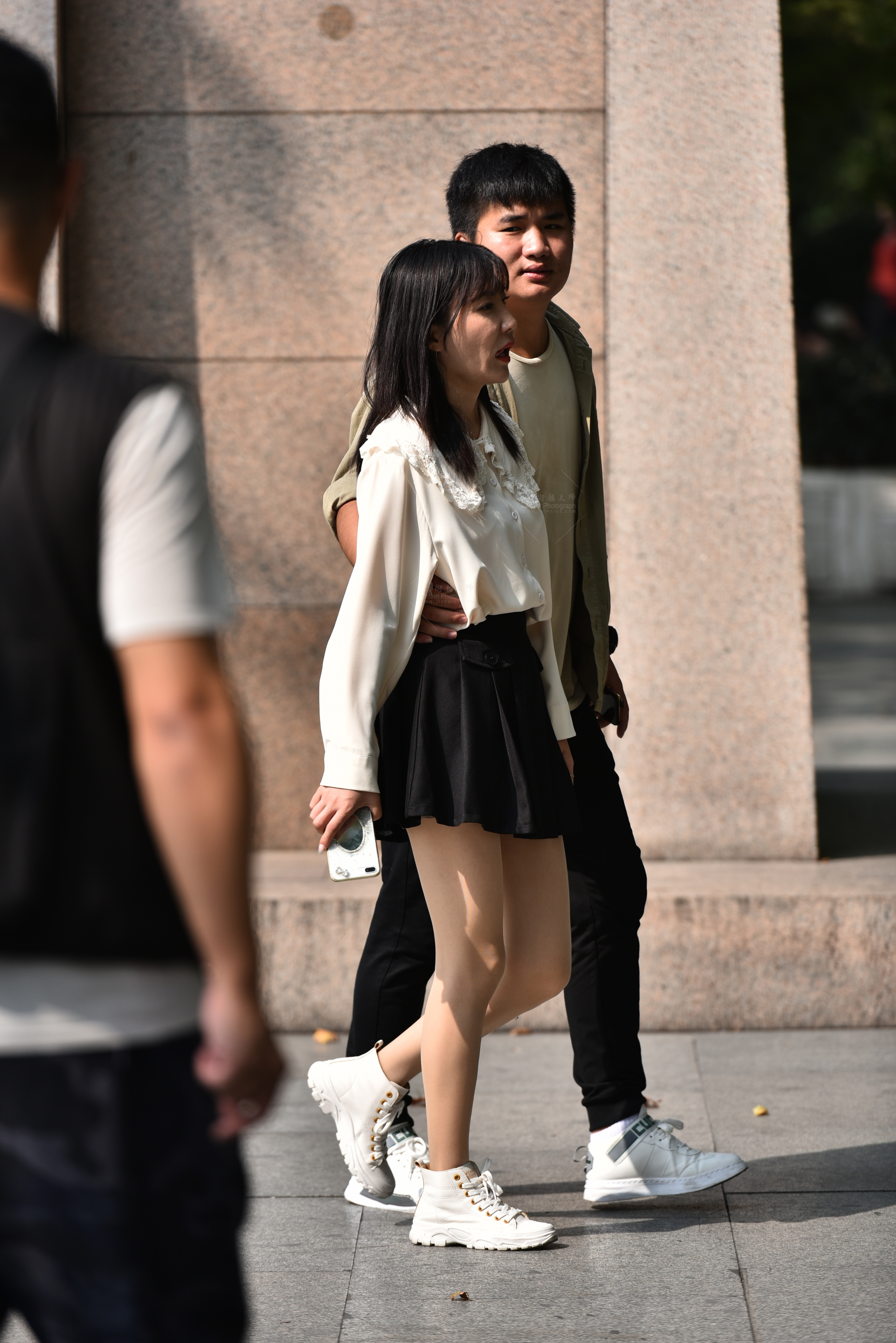 肉丝美腿｜户外高清大图肉丝，气质出众