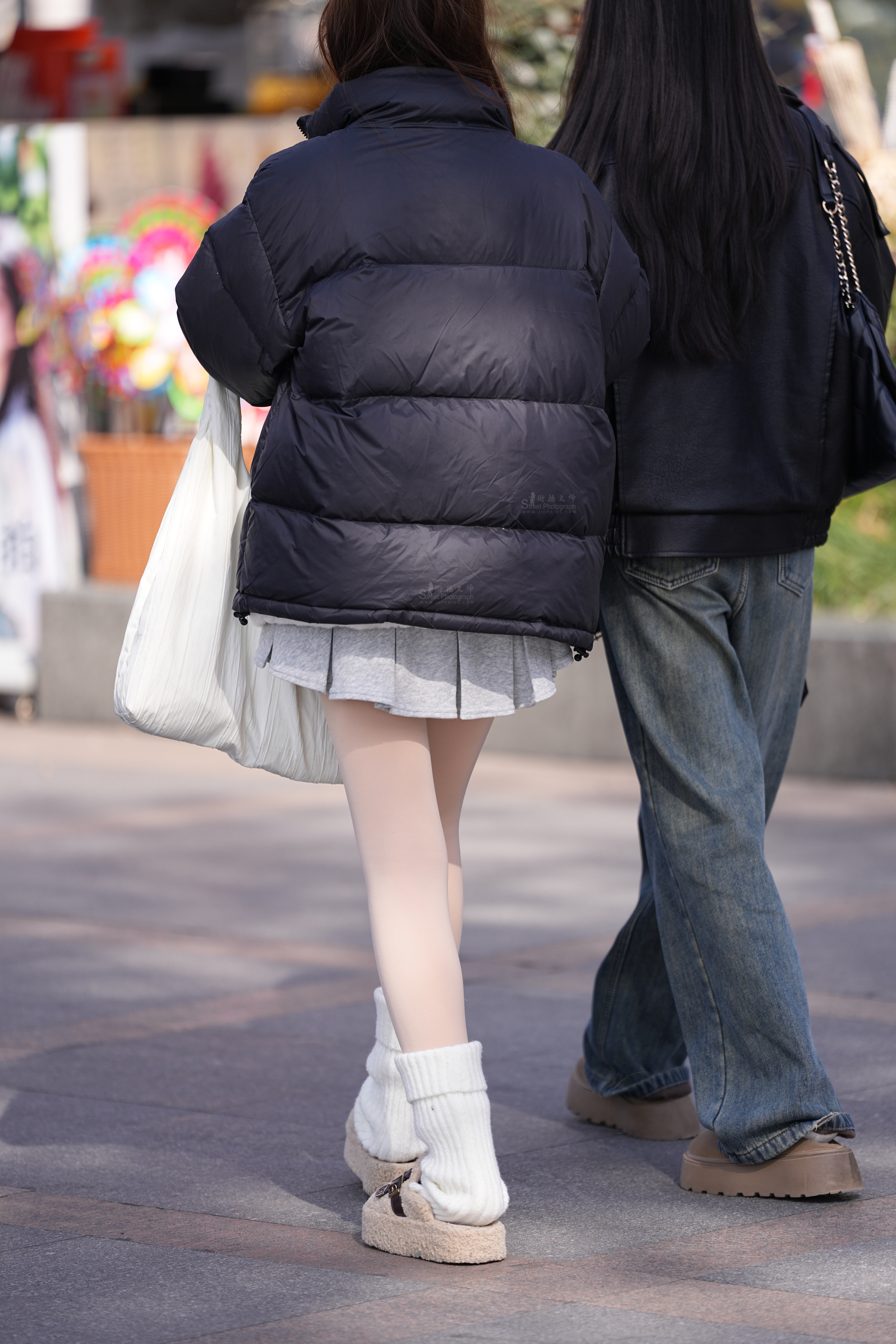 户外实拍靓女肉丝 时尚穿搭高清图集