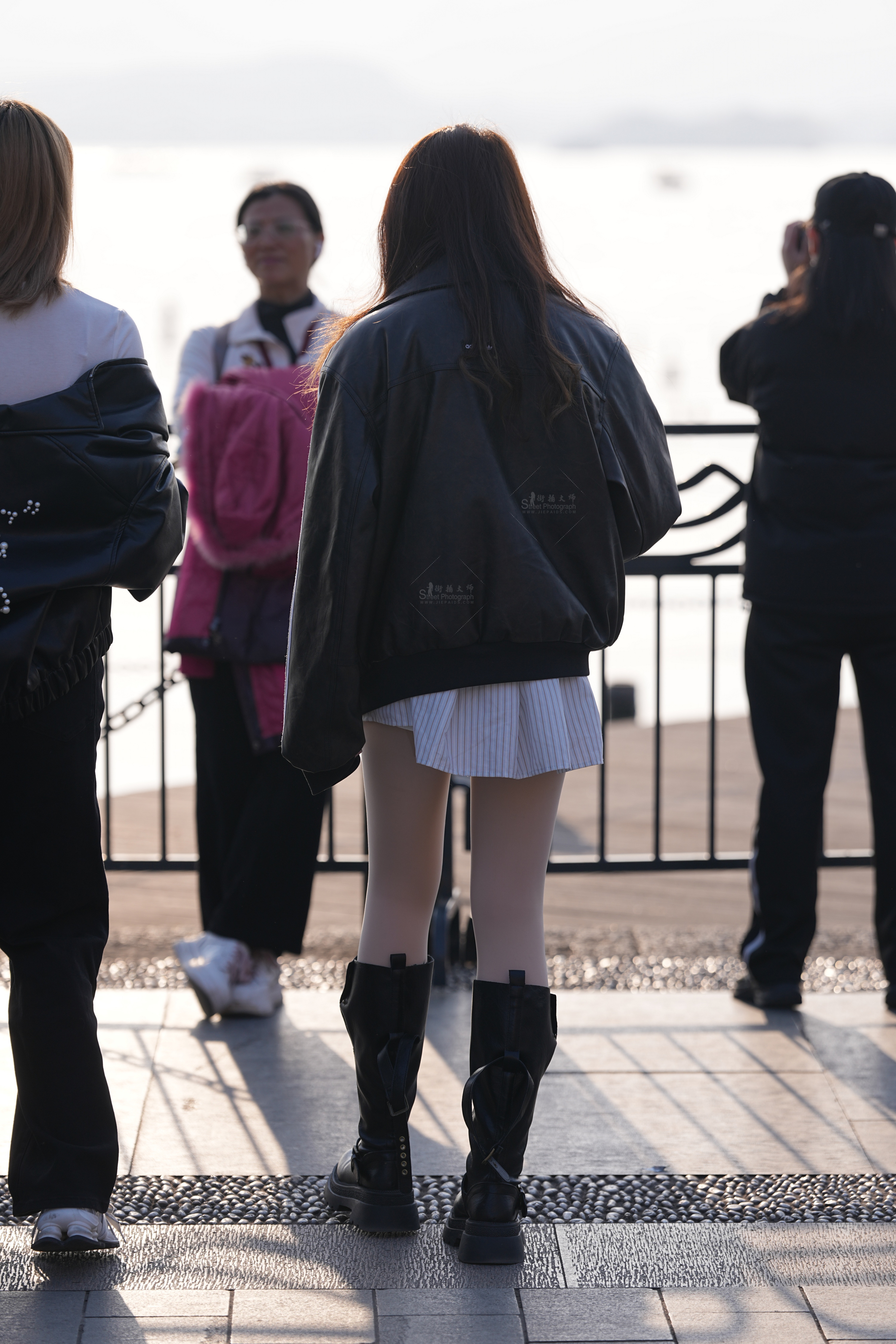 高清大图｜户外女生，肉丝，足控视角高清实拍