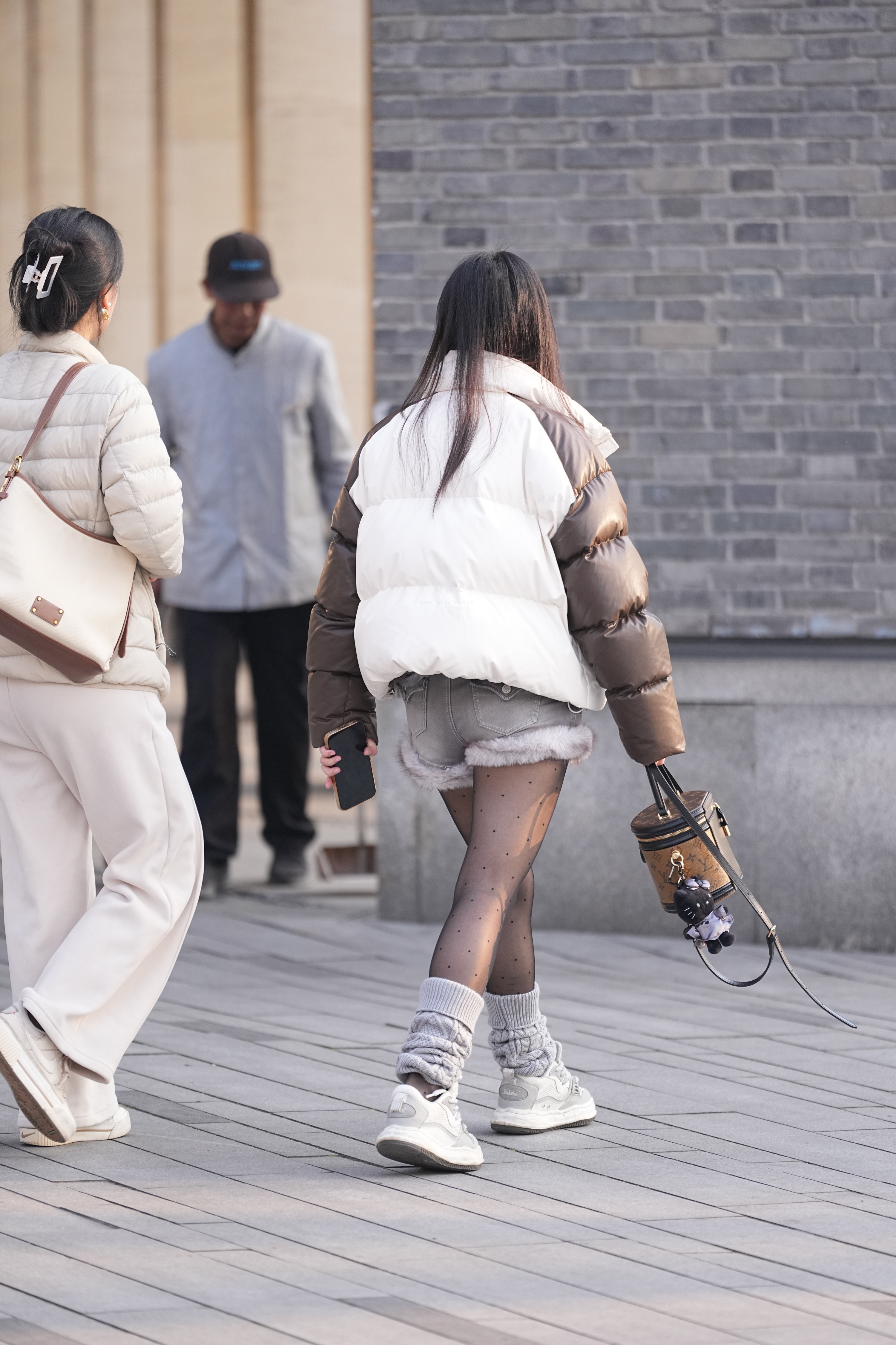 高清实拍｜女孩黑丝，街边抓拍高清实拍