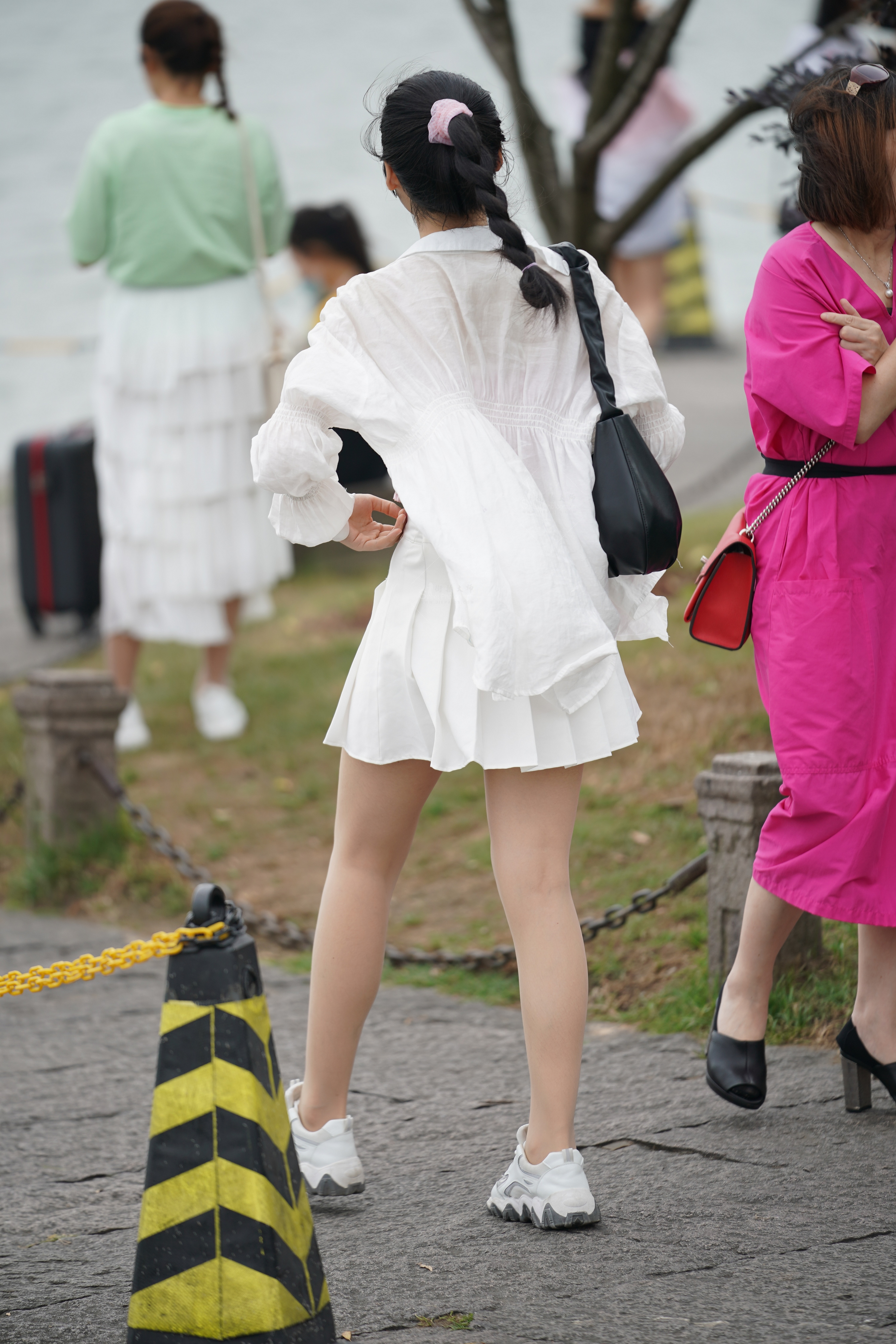 精选户外肉丝 · 定格女生美腿瞬间，高清实拍无水印