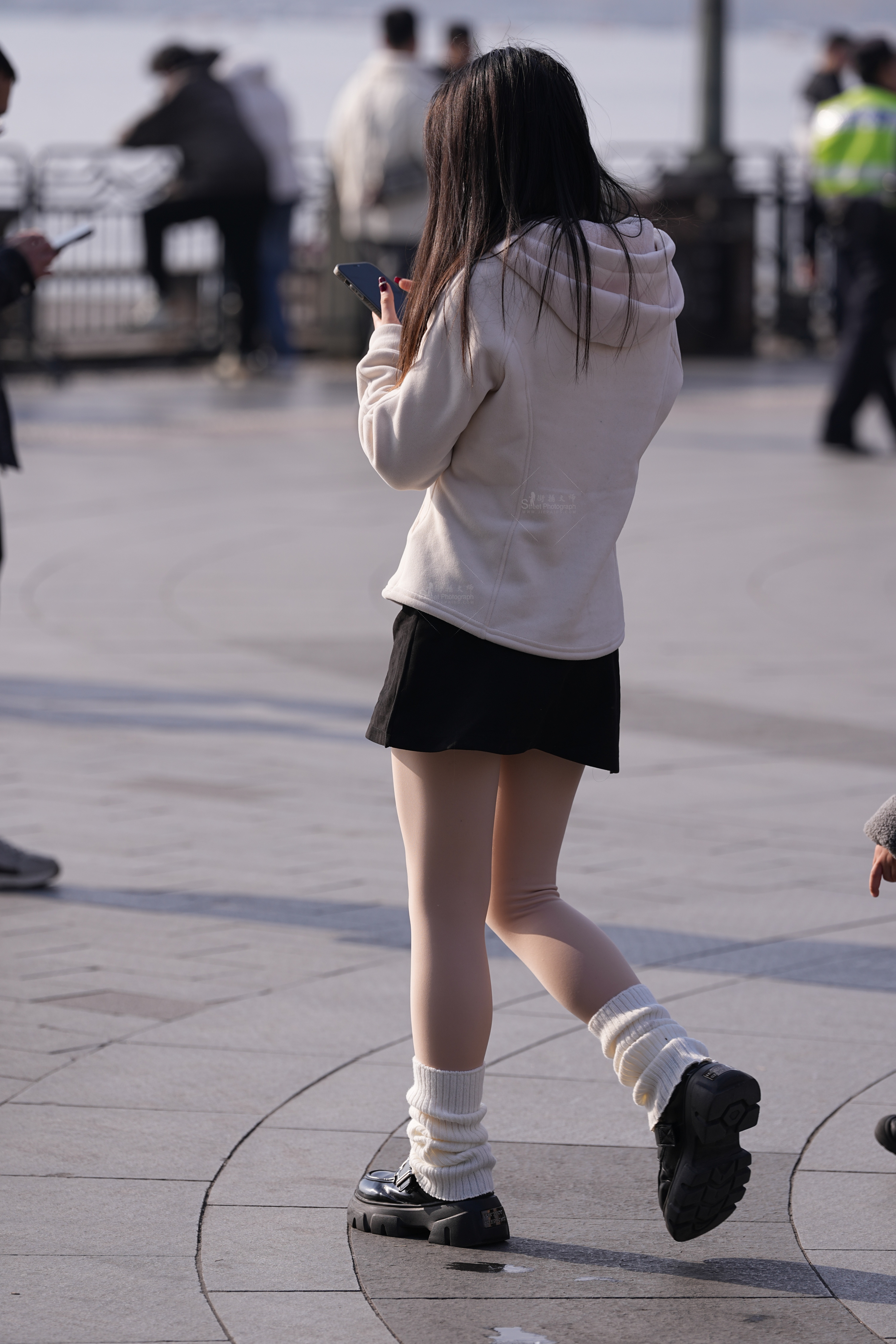 高清大图视角：女孩肉丝，性感撩人画面真实